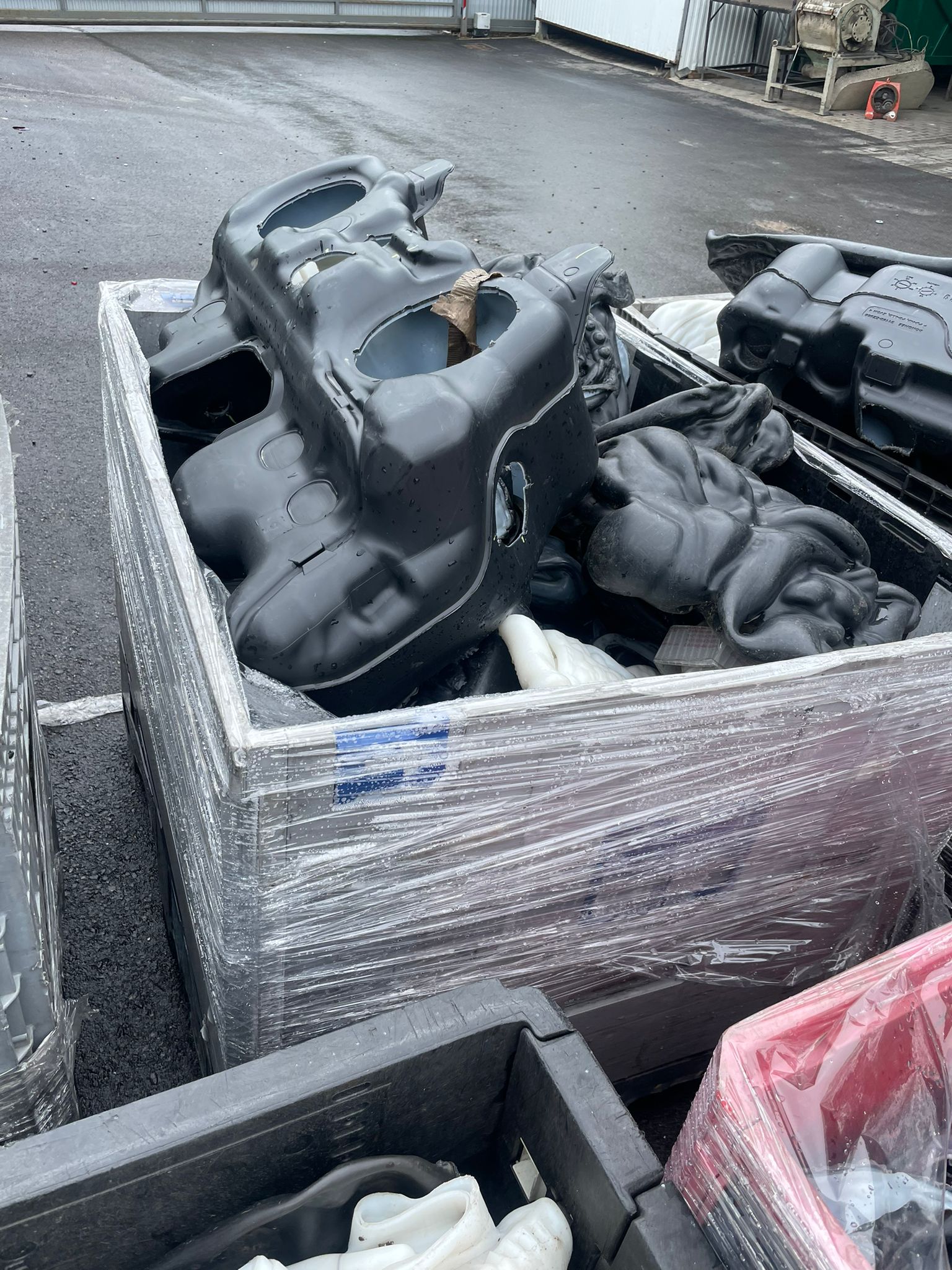 Technologické odpady z vyfukování HDPE